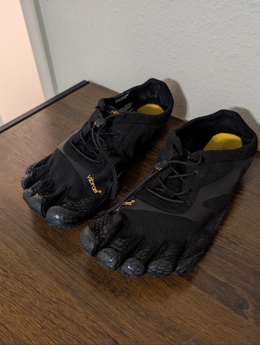 VIbram FIve Fingers Mens 14m0701 Black And Yellow Mens Size 12 / 12.5